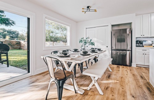 East MLK House | Lux near Downtown|UT|Airport|Mueller|Dell Children