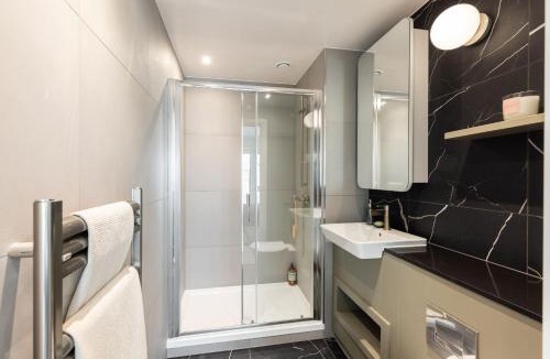 Docklands Apartment | Lux New Studio Excel London