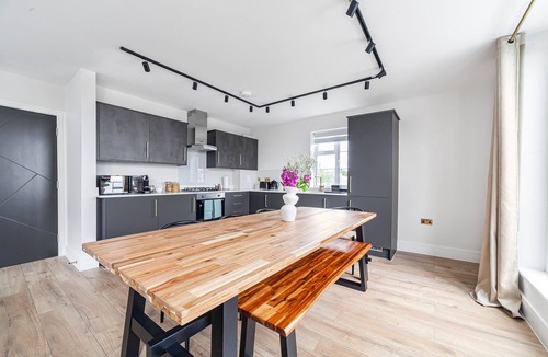 Barnhill Apartment | Lux penthouse w/view Wembley