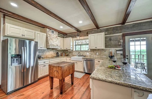 Fredericksburg Cabin | Lux Ranch w/Hottub|AlamoSprings
