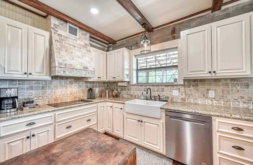 Fredericksburg Cabin | Lux Ranch w/Hottub|AlamoSprings