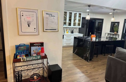Duncanville House | Lux Retreat | FIFA | Sleeps 12 | Firepit | Pets