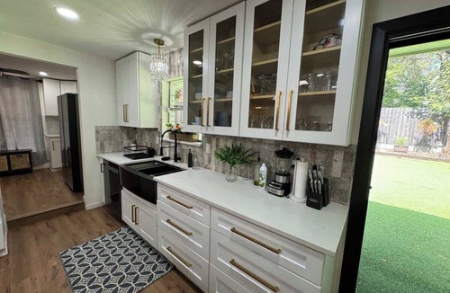 Duncanville House | Lux Retreat | FIFA | Sleeps 12 | Firepit | Pets