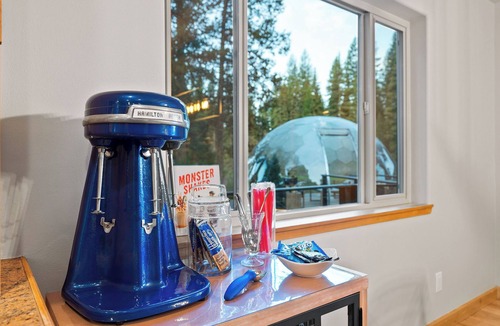 Olney Cabin | Lux Riverfront Cabin w/Hot Tub