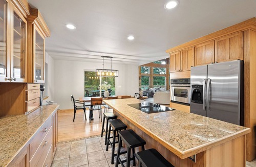 Olney Cabin | Lux Riverfront Cabin w/Hot Tub