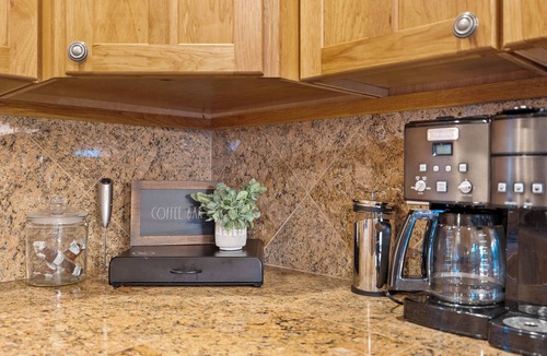 Olney Cabin | Lux Riverfront Cabin w/Hot Tub