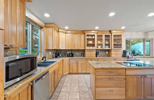 Olney Cabin | Lux Riverfront Cabin w/Hot Tub