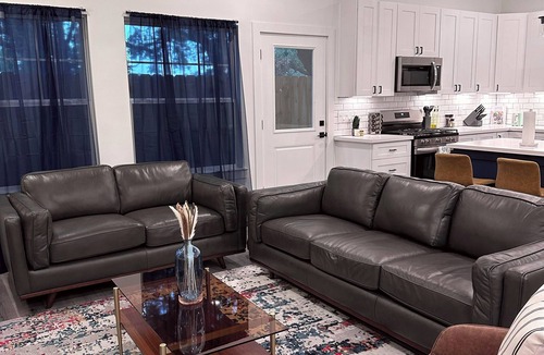 Kempwood House | Lux Rustic 3BR Family Townhouse Near DT/Galleria/Airport and More!