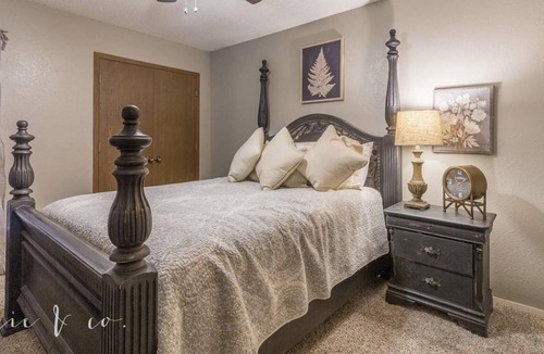 Abilene House | Lux stay at Yeomans Place!