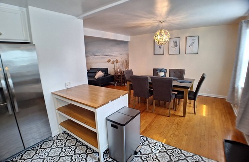 Gurnee House | Lux Stay Six Flags & Naval Base Multi-Unit