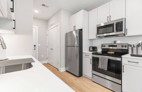 Northern Liberties Apartment | Lux Studio Apt - Explore historical gems of Philly