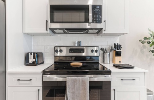 Northern Liberties Apartment | Lux Studio Apt - Explore historical gems of Philly