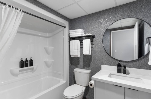 Thunder Bay Hotel | Lux Suites Extended Stay