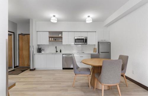 Thunder Bay Hotel | Lux Suites Extended Stay