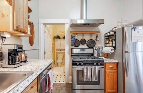 Sunnyside House | Lux Sunnyside 2B/2B Loaded w Creature Comforts
