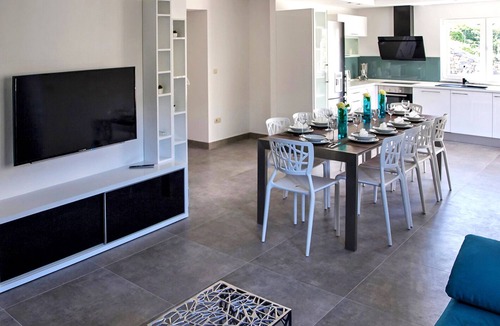 Omis Villa | Lux villa, heated infinity salt water pool, sauna, whirpool, close to the sea.
