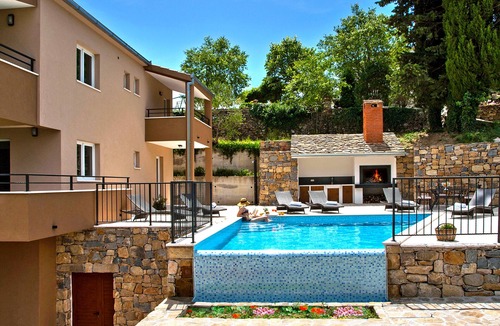 Omis Villa | Lux villa, heated infinity salt water pool, sauna, whirpool, close to the sea.