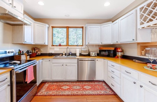 Whitefield House | Lux Waterfront Cottage at FarAway Pond