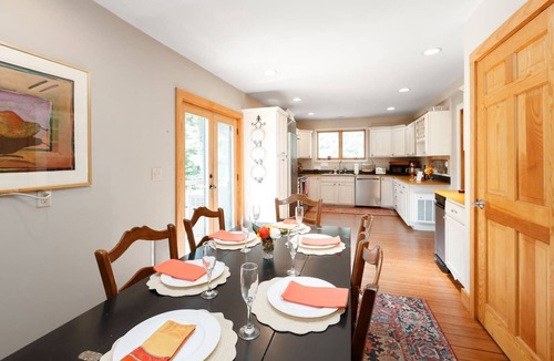 Whitefield House | Lux Waterfront Cottage at FarAway Pond