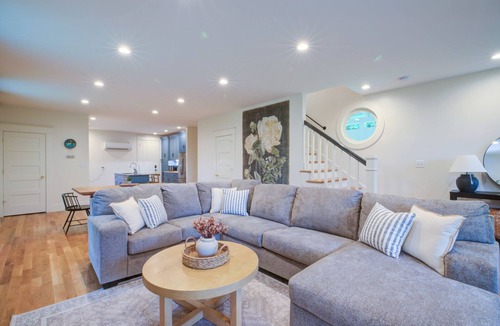 Harrods Creek House | LUX Waterside Retreat with Geo Dome + Outdoor Fire Table, Historic Property