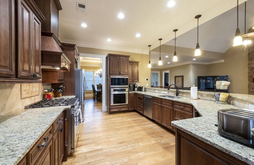 Greensboro House | Lux with heated pool, 15-person hot tub, Pool and Poker Tables, WiFi & Biz Ready