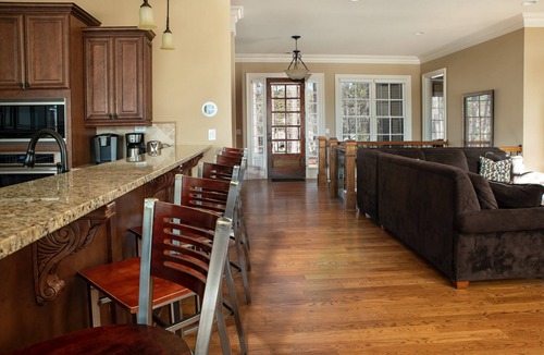 Greensboro House | Lux with heated pool, 15-person hot tub, Pool and Poker Tables, WiFi & Biz Ready