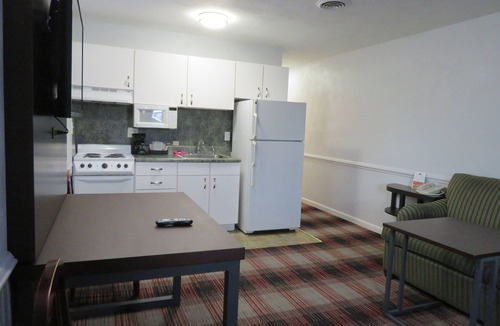 Maryville Hotel | Luxbury Inn & Suites