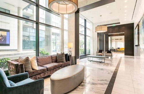 Ballston Apartment | Luxe 1 Bdrm *Rooftop deck* Gym - Free Garage Parking!