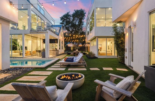 Bouldin House | Luxe 11BDR w/Putting Green, Game Room, Pool | Bouldin Collective by AvantStay