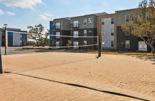 Marble Falls Apartment | Luxe 1B Pool Marble Falls Escape
