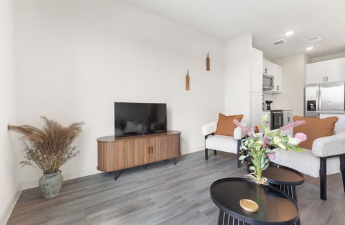 Windsor Park Apartment | Luxe 1bd Apt, 24hr Gym &Pool