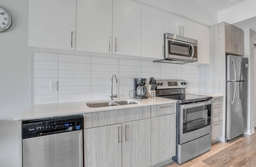 Ottawa Division Apartment | Luxe 1BR with Private Terrace near Ottawa Hospital
