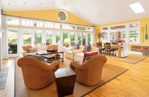 Roseburg House | Luxe 2.64-Acre Estate | Huge Riverfront Deck | Chef’s Kitchen & Home Office