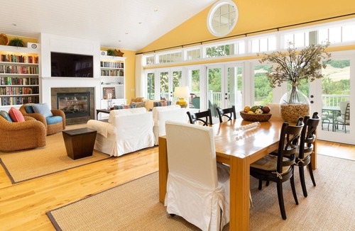 Roseburg House | Luxe 2.64-Acre Estate | Huge Riverfront Deck | Chef’s Kitchen & Home Office