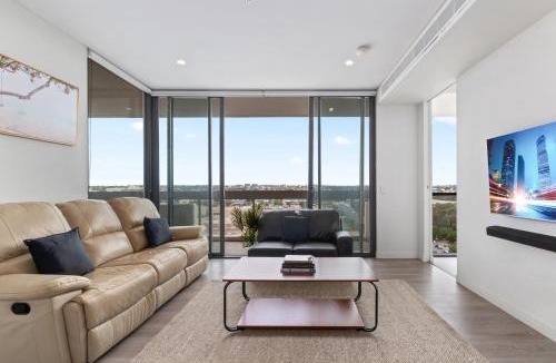 Lidcombe Apartment | Luxe 2-Bed: Modern Interiors Balcony & BBQ Area