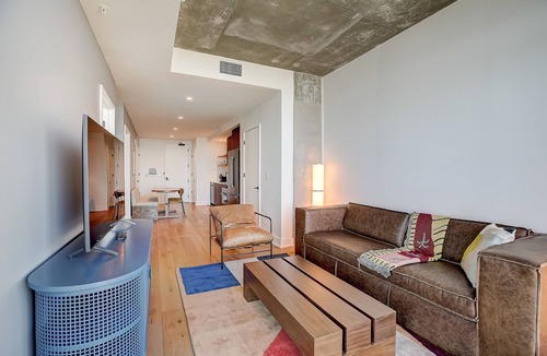 Rainey Street Historic District Condo | Luxe 21st flr condo with balcony - rooftop pool and gym