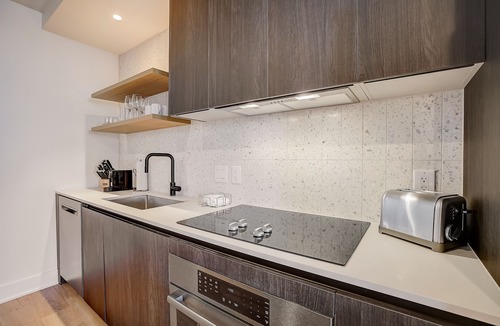 Rainey Street Historic District Condo | Luxe 21st flr condo with balcony - rooftop pool and gym