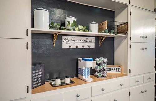 Carmichael Apartment | Luxe 2B Home in Carmichael Netflix Work Desk