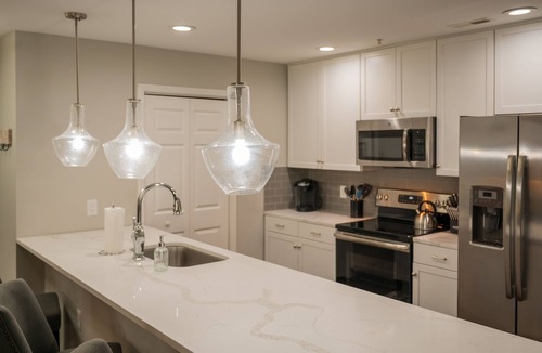 Greenville Downtown Apartment | Luxe 2BR/2BA Condo 1 Block from Main St w/Balcony
