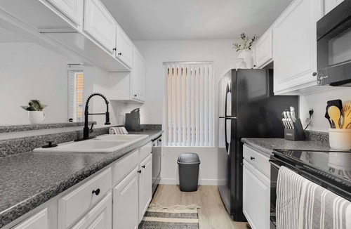 North Mountain Condo | Luxe 2BR Condo Next to Pool, Trails & Mountain