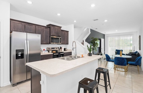 Baymeadows House | Luxe 2BR Townhome Close to Beach