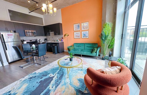 Near South Side Apartment | Luxe 2BR Unit with Gym, Patio, & Skyline Views Near McCormick Place & Lakefront