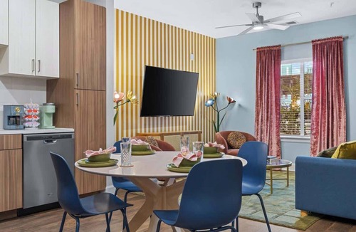 Eighth Avenue Apartment | Luxe 2BR w/Glam Station & Karaoke – Sleeps 8
