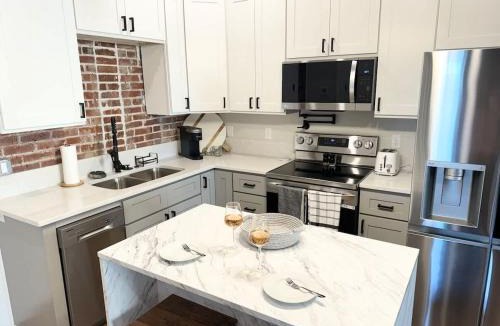 Cape Girardeau Apartment | Luxe 2KBR Apt w Electric Fireplace By KeenStays