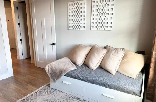 Cape Girardeau Apartment | Luxe 2KBR Apt w Electric Fireplace By KeenStays