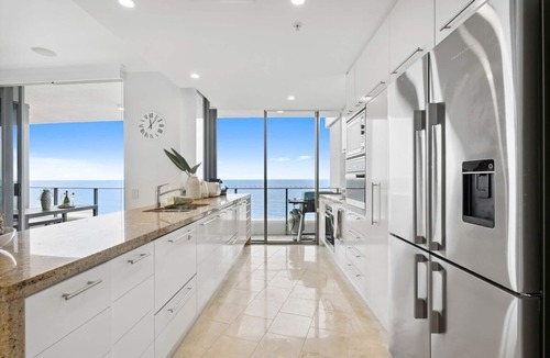 Broadbeach Apartment | Luxe 3 Bd Beachfront Broadbeach, Pool,Gym,Sauna