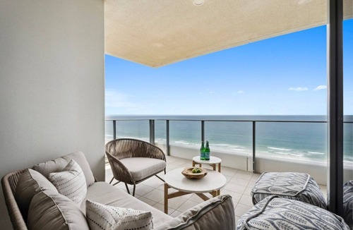 Broadbeach Apartment | Luxe 3 Bd Beachfront Broadbeach, Pool,Gym,Sauna