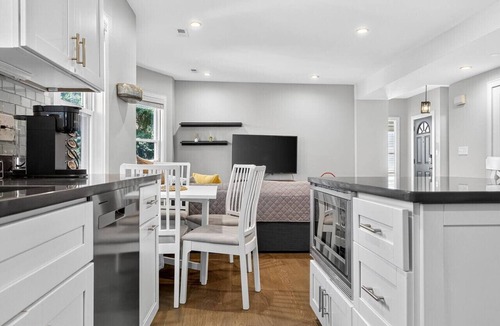 Highland Park Apartment | Luxe 3 bd | Boston | Penthouse