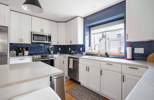 South Kansas City House | Luxe 3000sqft Heated Pool Oasis in Kansas City