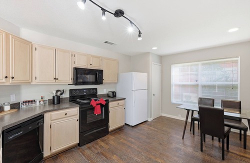 Frisco House | Luxe 3B Cozy and 5-Star Stay in Frisco